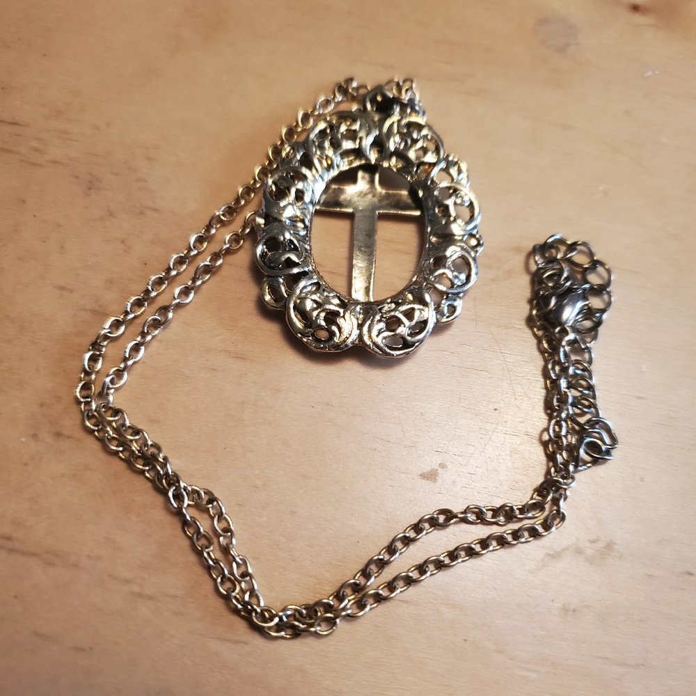 20" Gold Tone Woven Cross Pendant Necklace Vintage